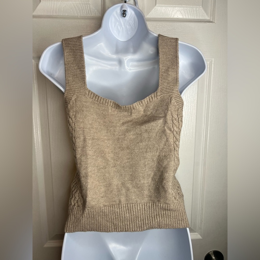 Cotton Emporium Women’s Medium Tan Acrylic Cable Knit Sleeveless Sweater Top M - Picture 13 of 14